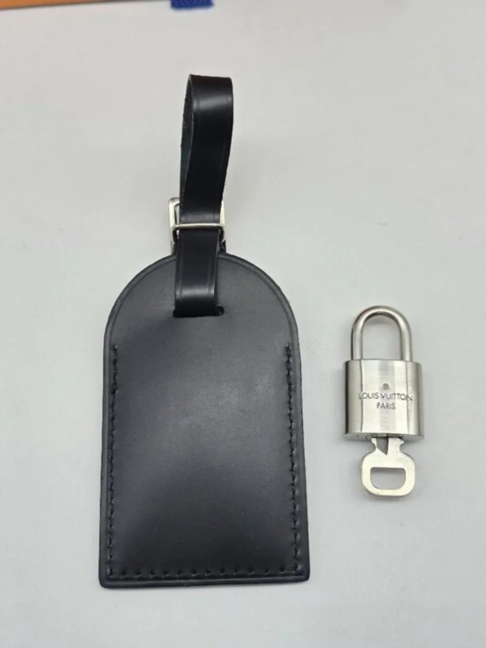 Authentic Louis Vuitton Black Luggage Tag Silver LV Padlock Key & Box